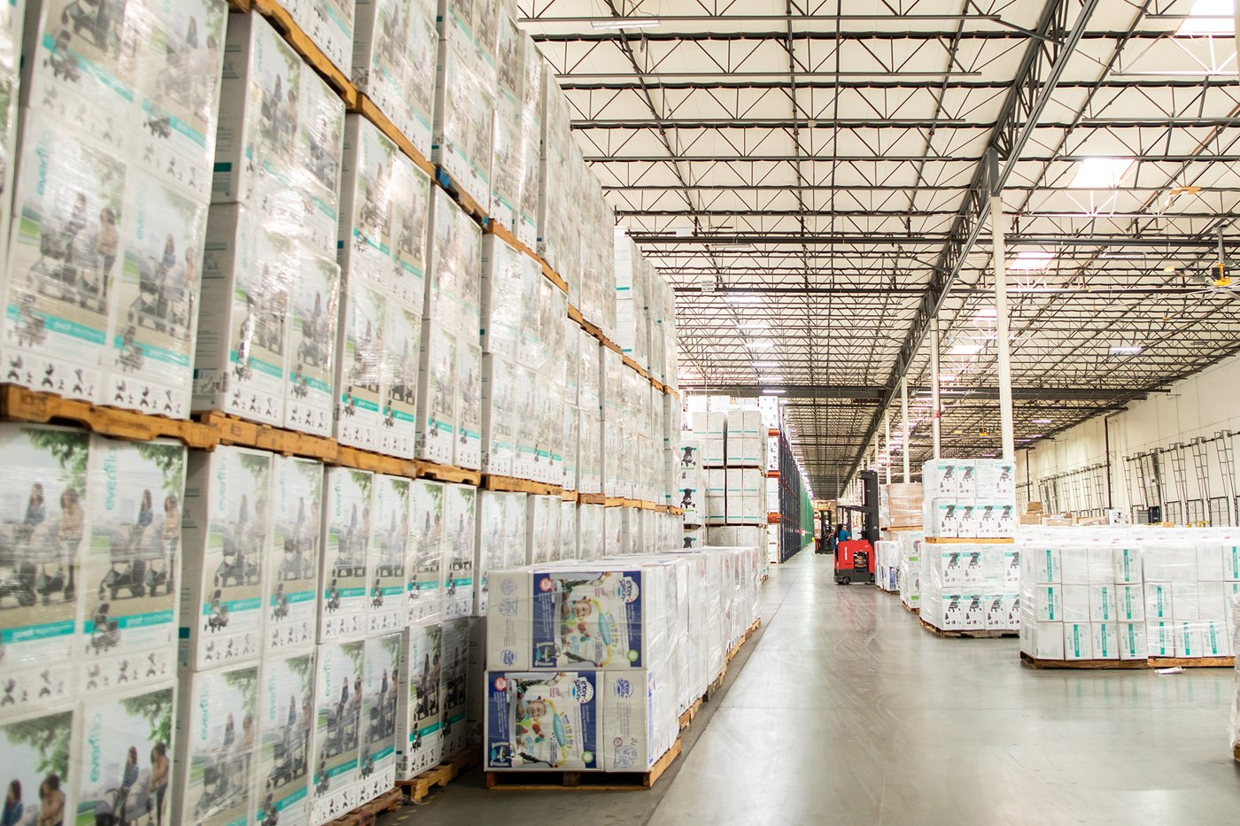Consumer goods pallets in a distribution warehouse