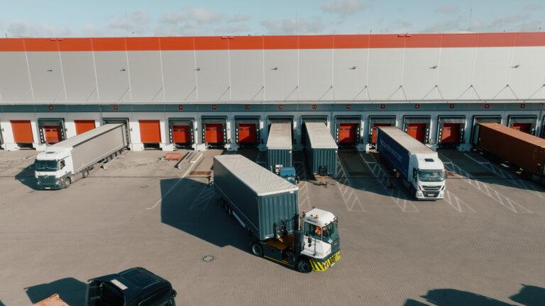 Shuttling vs Yard Shunting comparison